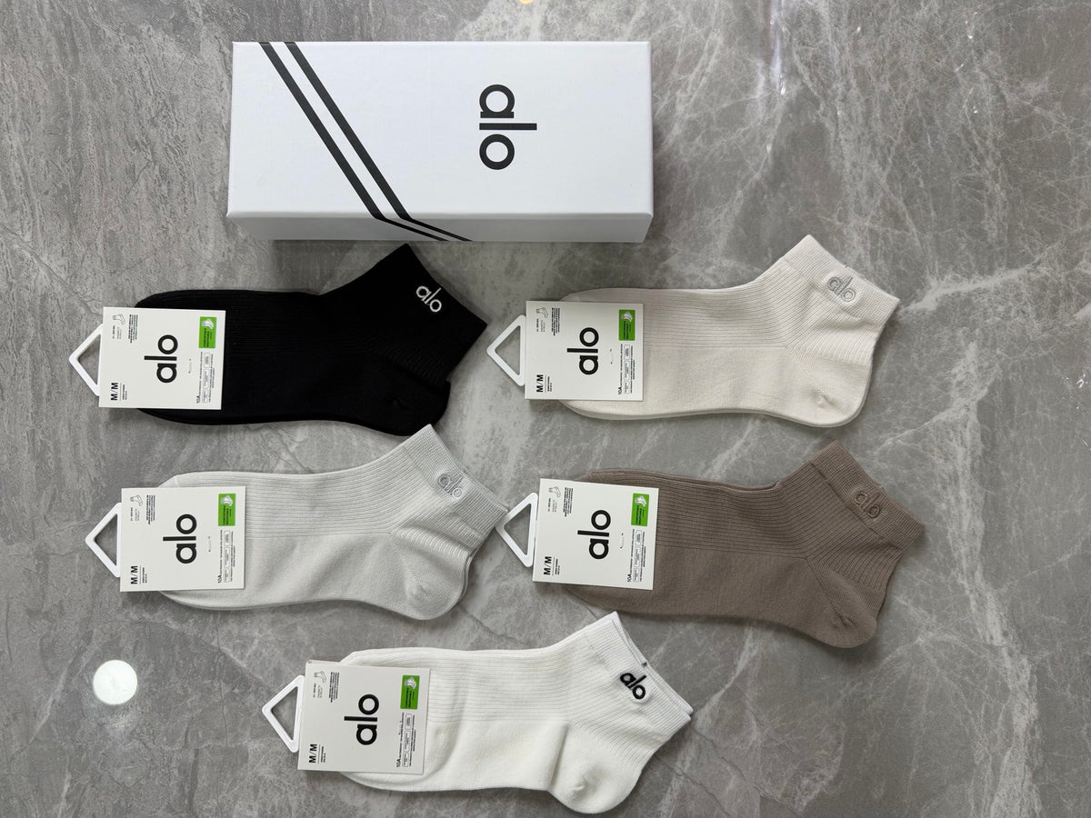 Alo Neutral Small Side Wordmark Ankle Socks, image 4