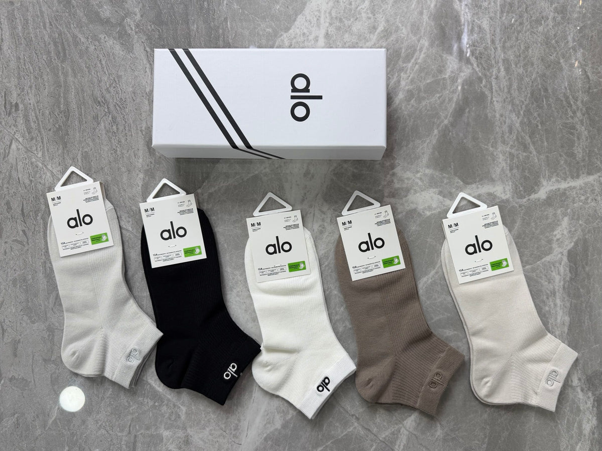 Alo Neutral Small Side Wordmark Ankle Socks, image 3
