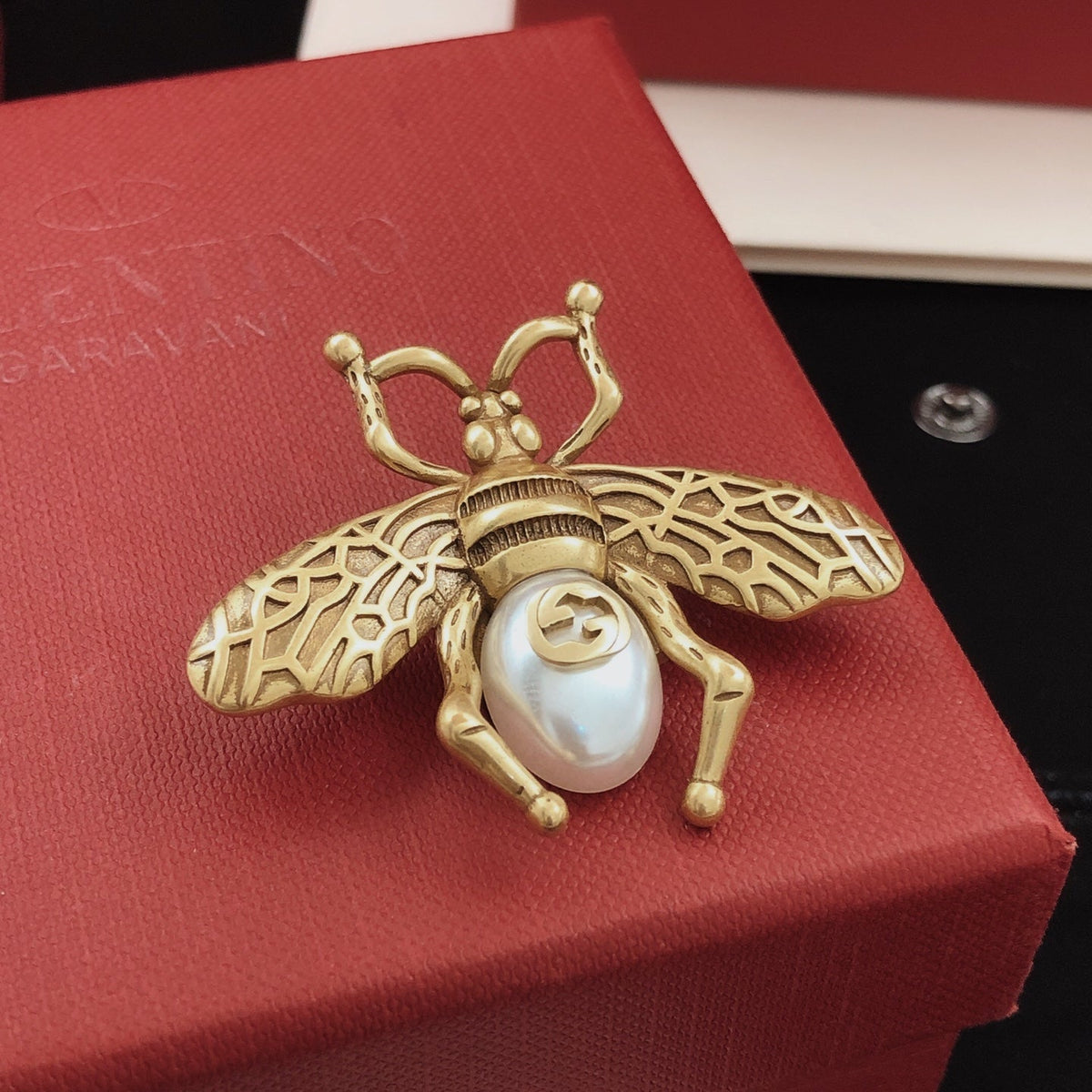Gucci Bee Brooch - image 4