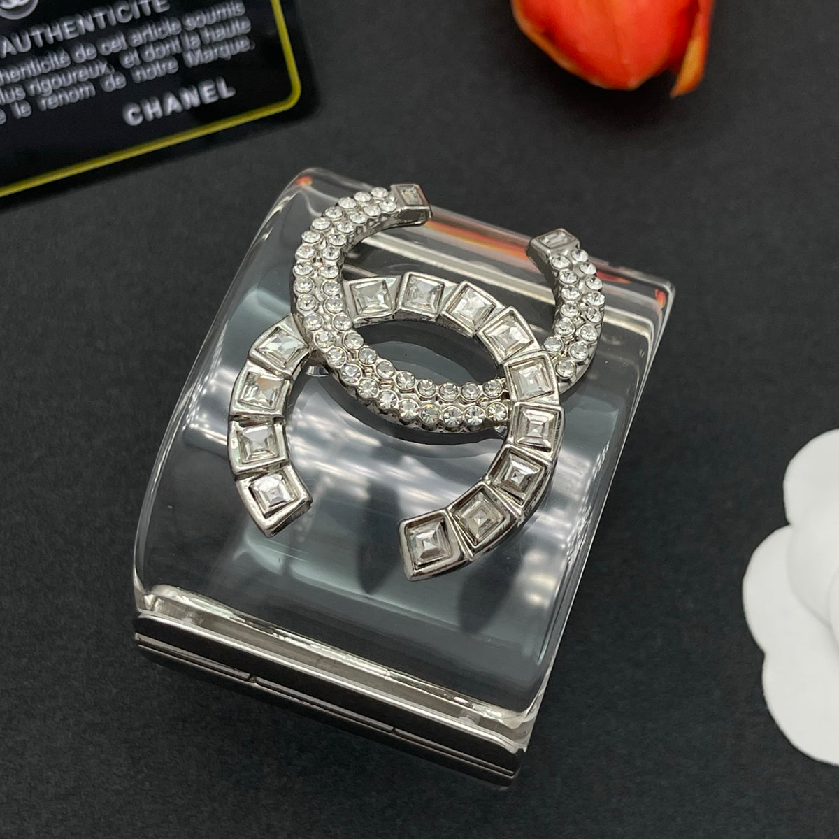 Chanel style acrylic resin bracelets - product photo 4