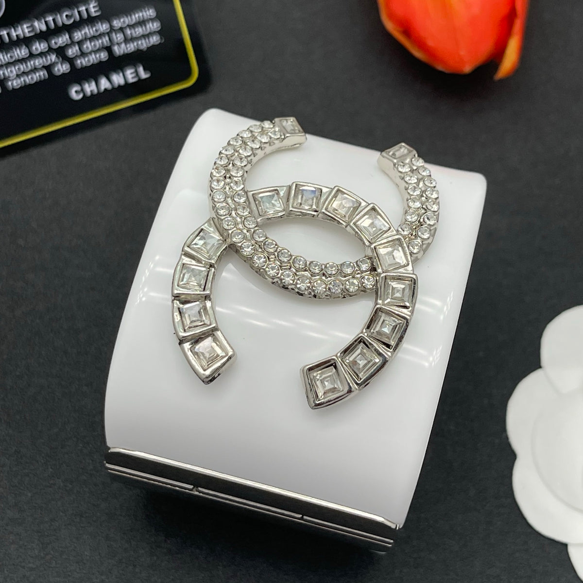Chanel style acrylic resin bracelets - product photo 4