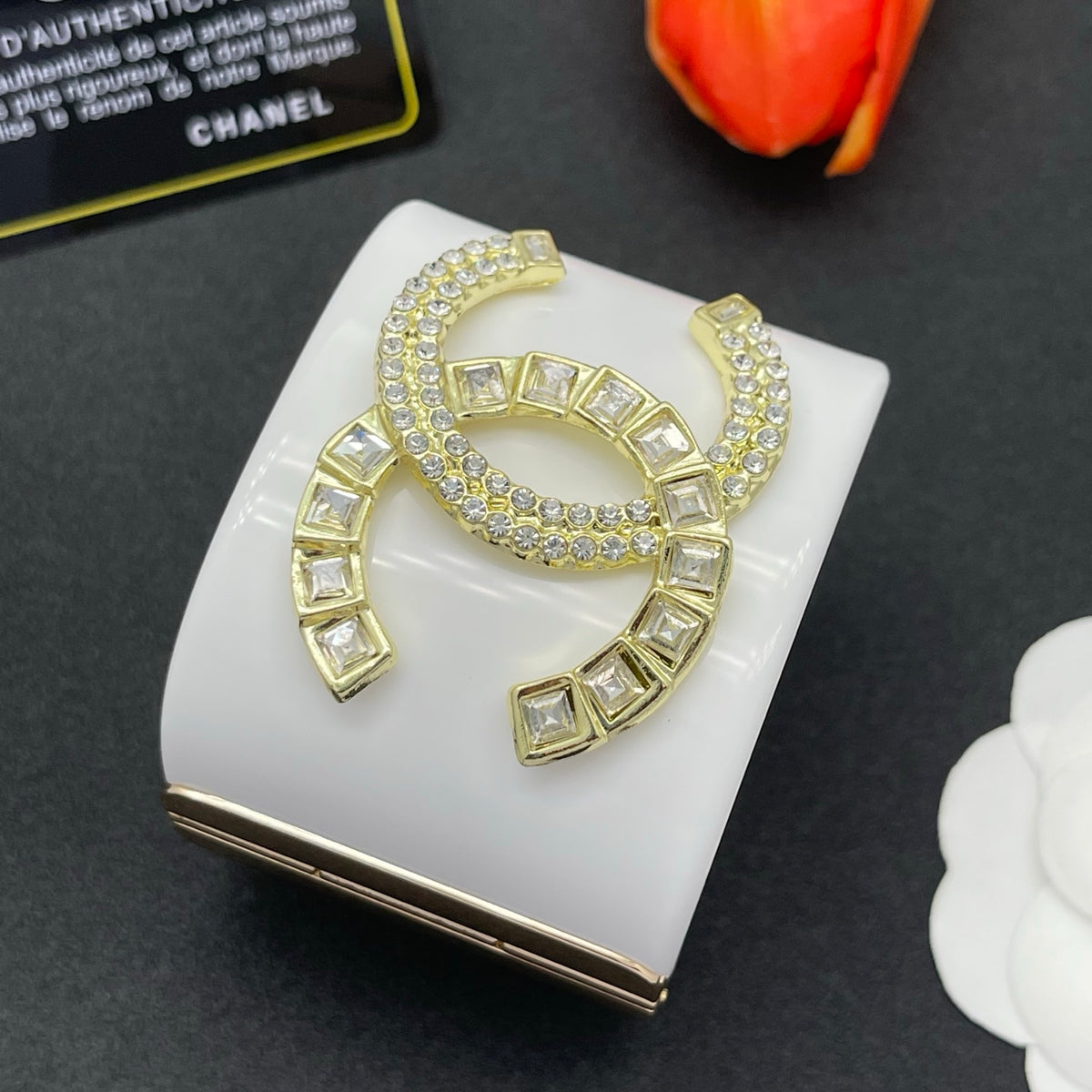 Chanel style acrylic resin bracelets - product photo 3