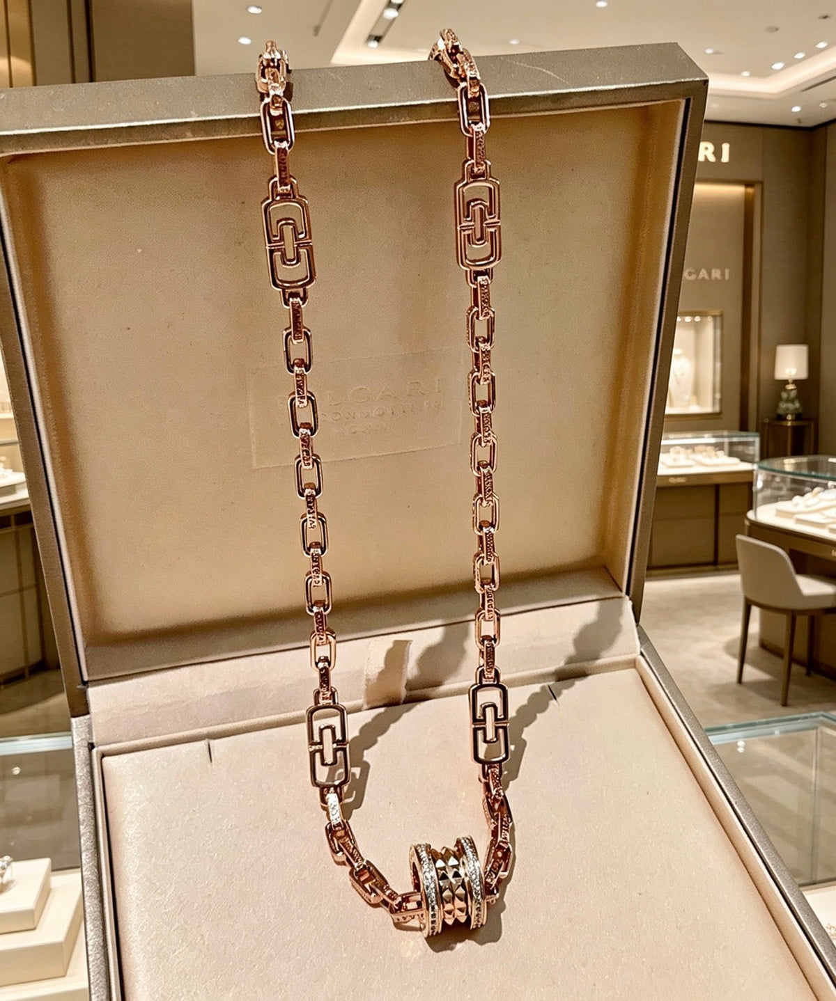 BVLGARI Divas' Dream V-Gold Tone Unisex Necklace – Style 43 - image 3