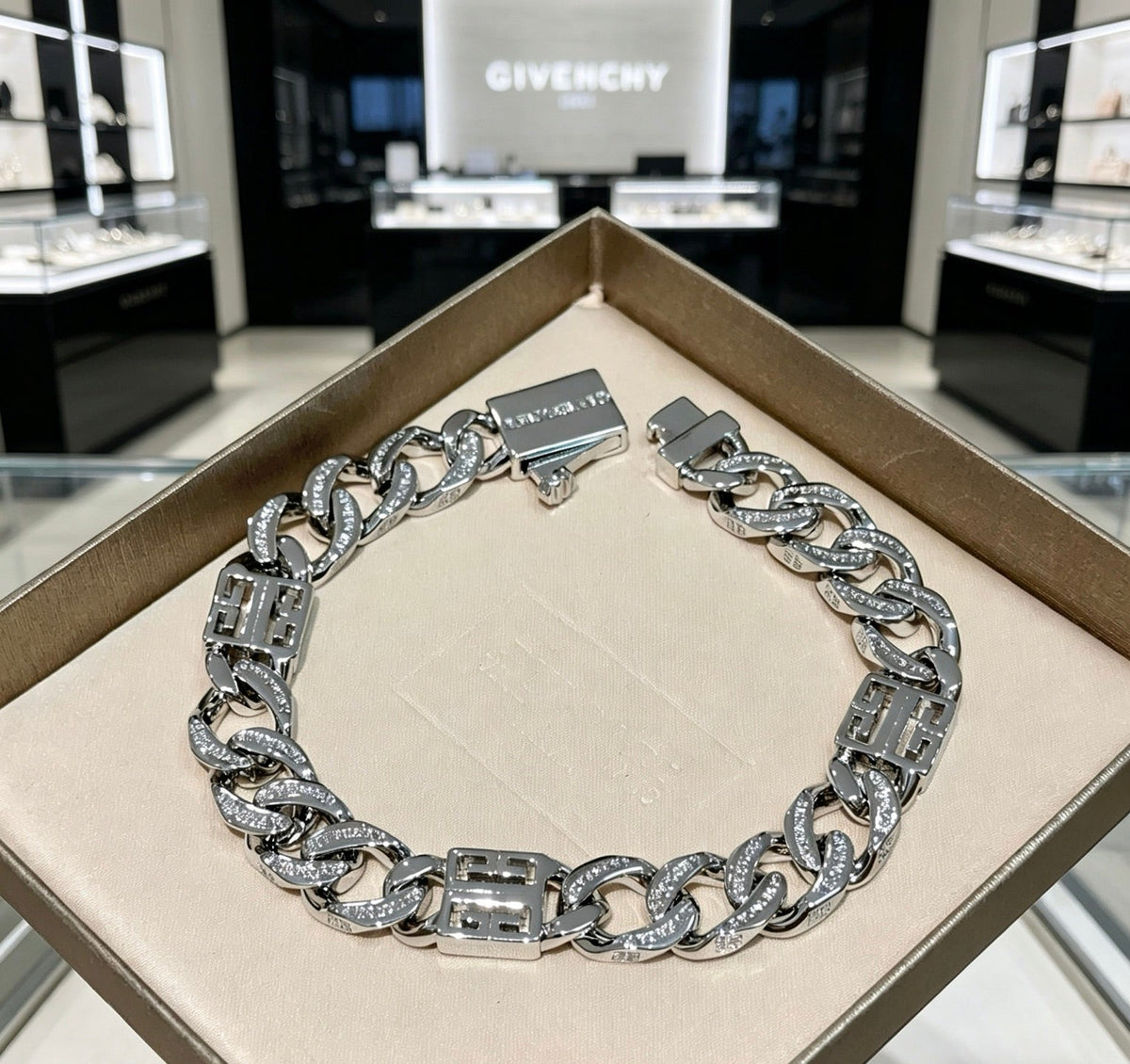 Balenciaga Unisex Bracelet – Style 27 - image 8