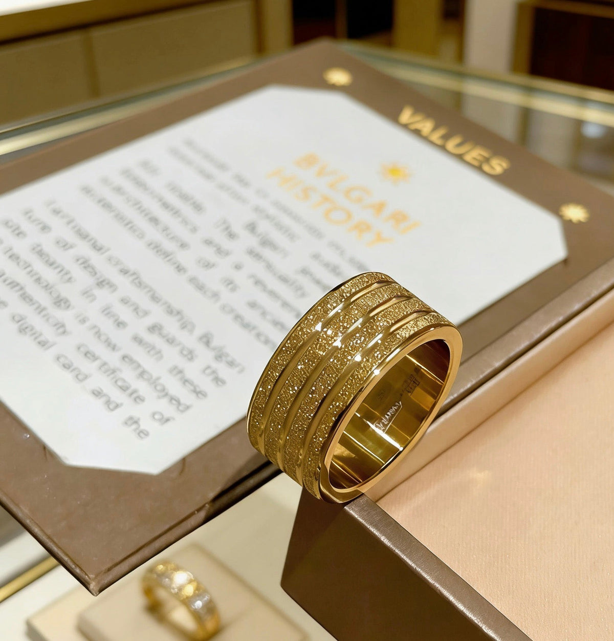 BVLGARI Divas' Dream V-Gold Tone Unisex Ring – Style 09 - image 4