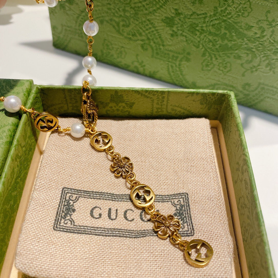 Gucci Floral Pearl Vintage-Inspired Necklace - image 3
