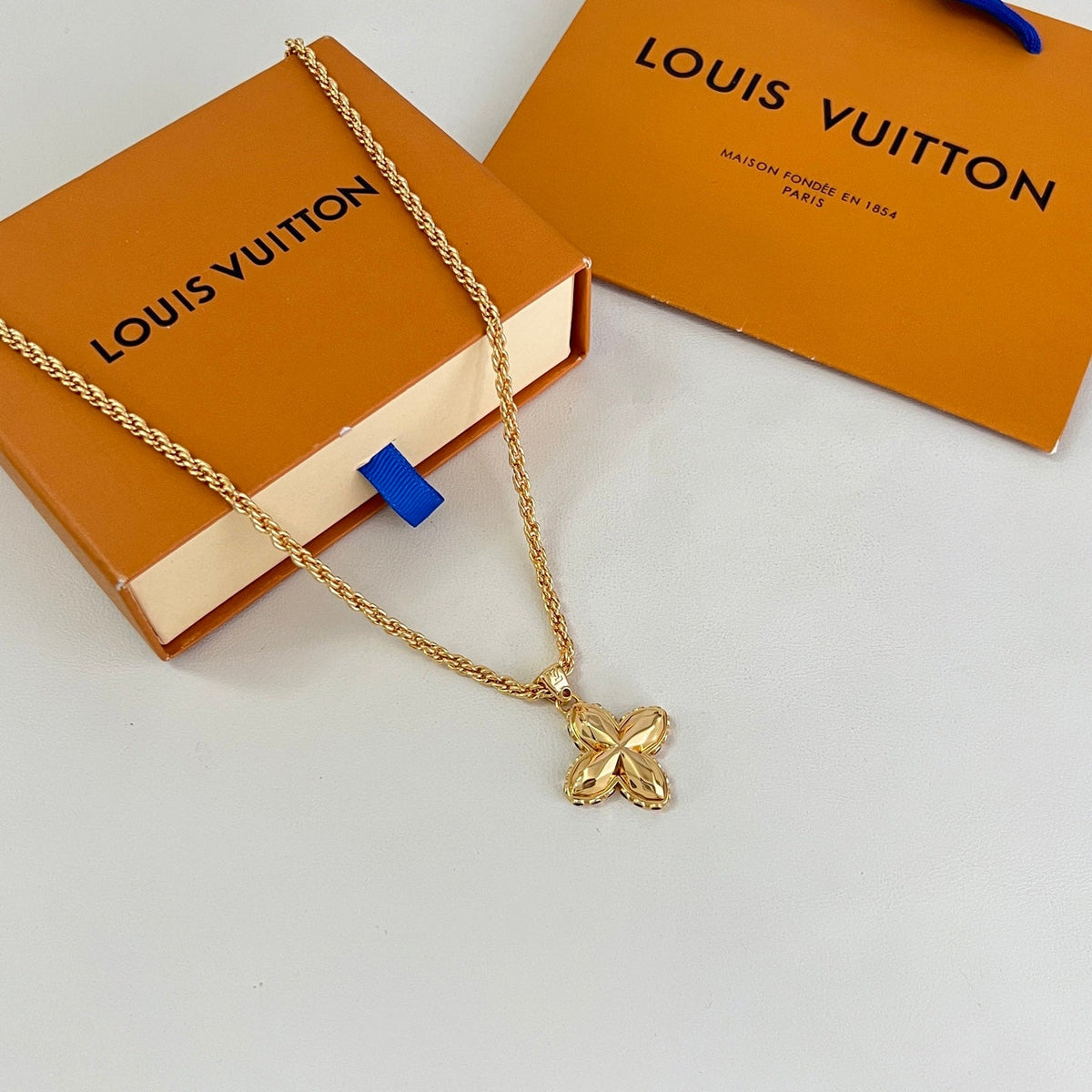 Louis Vuitton Vintage-Inspired Necklace – Style 14 - image 1