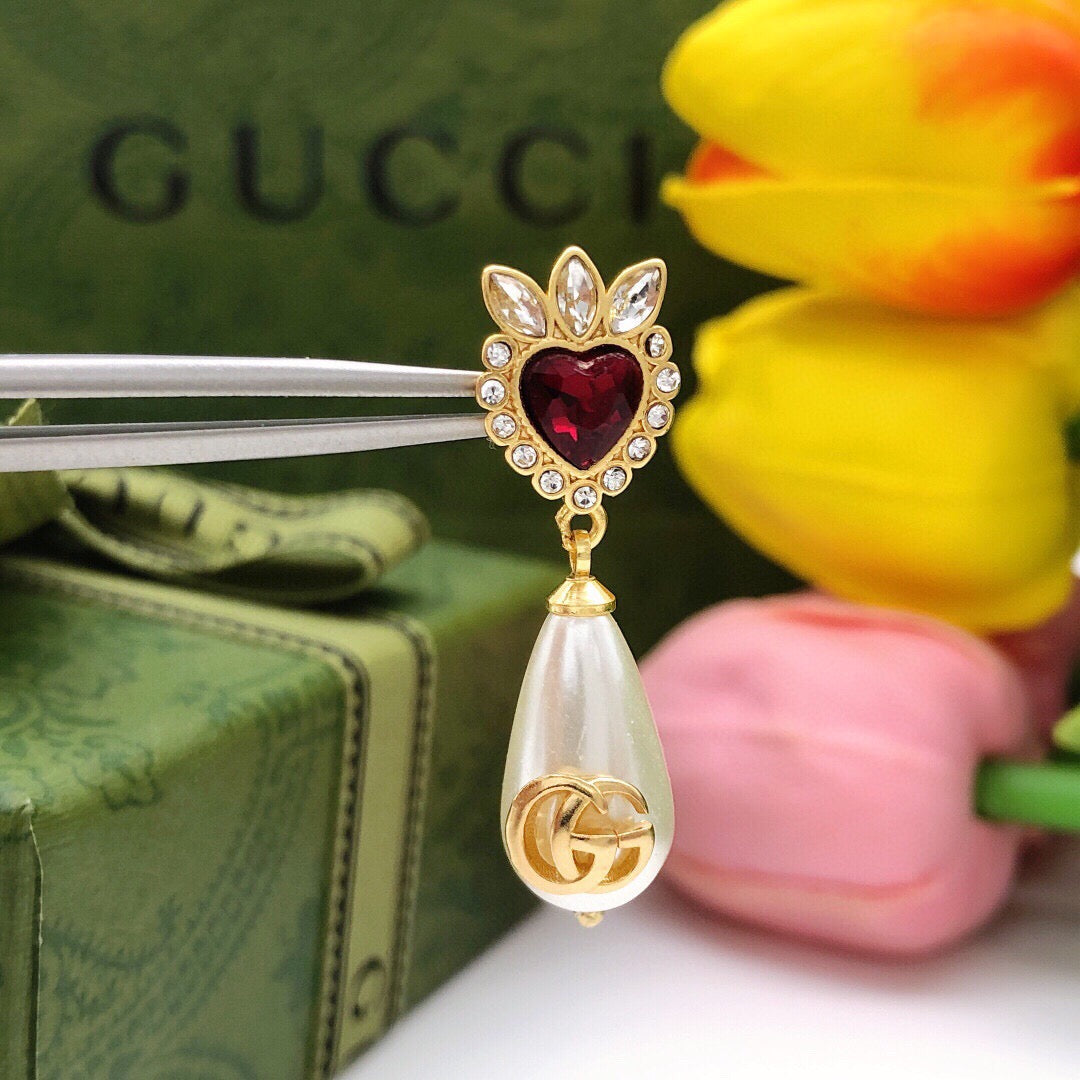 Gucci Pearl Earrings - image 4