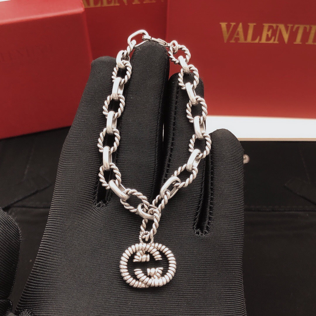 Gucci Vintage Silver-Tone Vintage-Inspired Bracelet - image 3