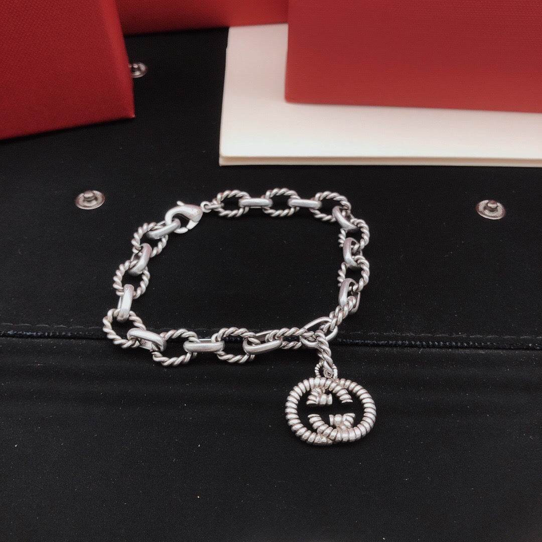 Gucci Vintage Silver-Tone Vintage-Inspired Bracelet - image 2
