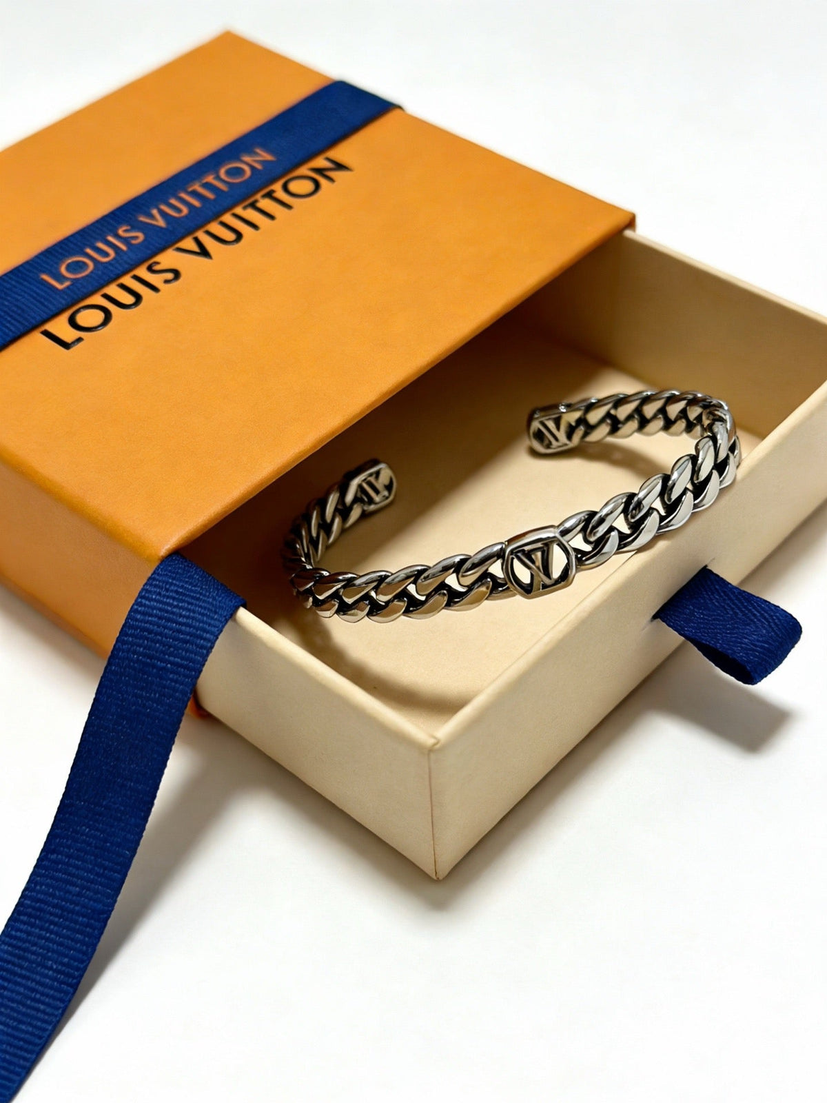 Louis Vuitton Vintage-Inspired Punk-Inspired Necklace – Style 43 - image 4