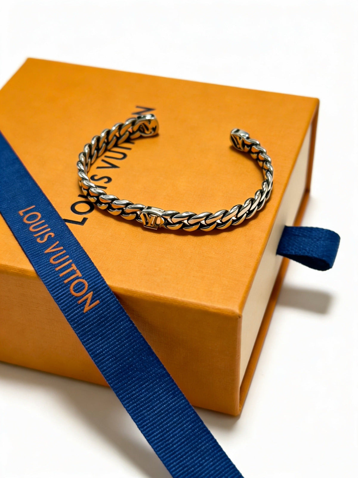 Louis Vuitton Vintage-Inspired Punk-Inspired Necklace – Style 43 - image 7