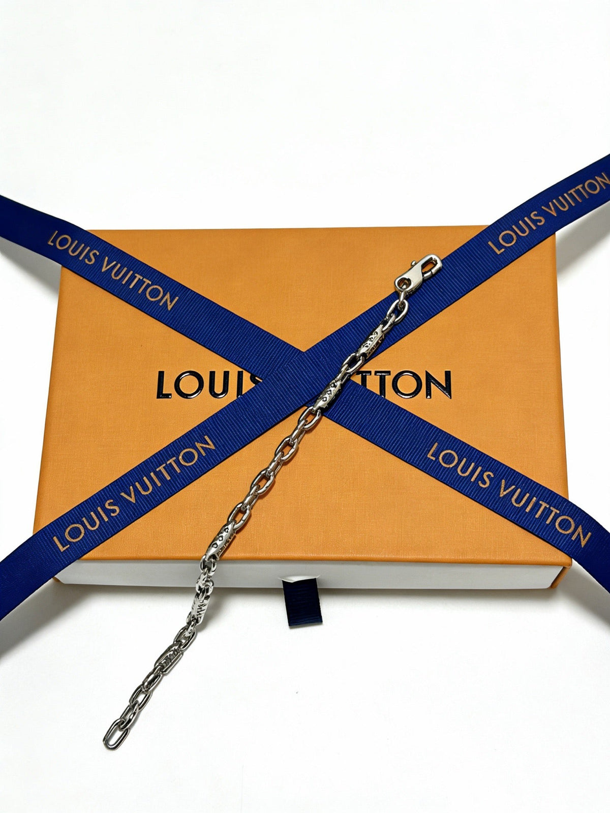 Louis Vuitton Cuban Chain Vintage-Inspired Punk-Inspired Necklace – Style 13 - image 5