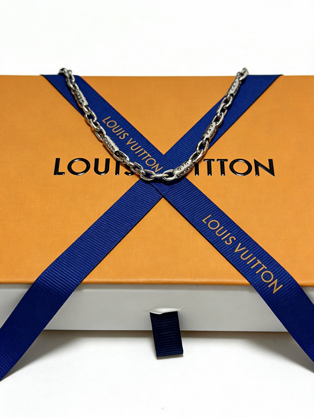 Louis Vuitton Cuban Chain Vintage-Inspired Punk-Inspired Necklace – Style 13 - image 4