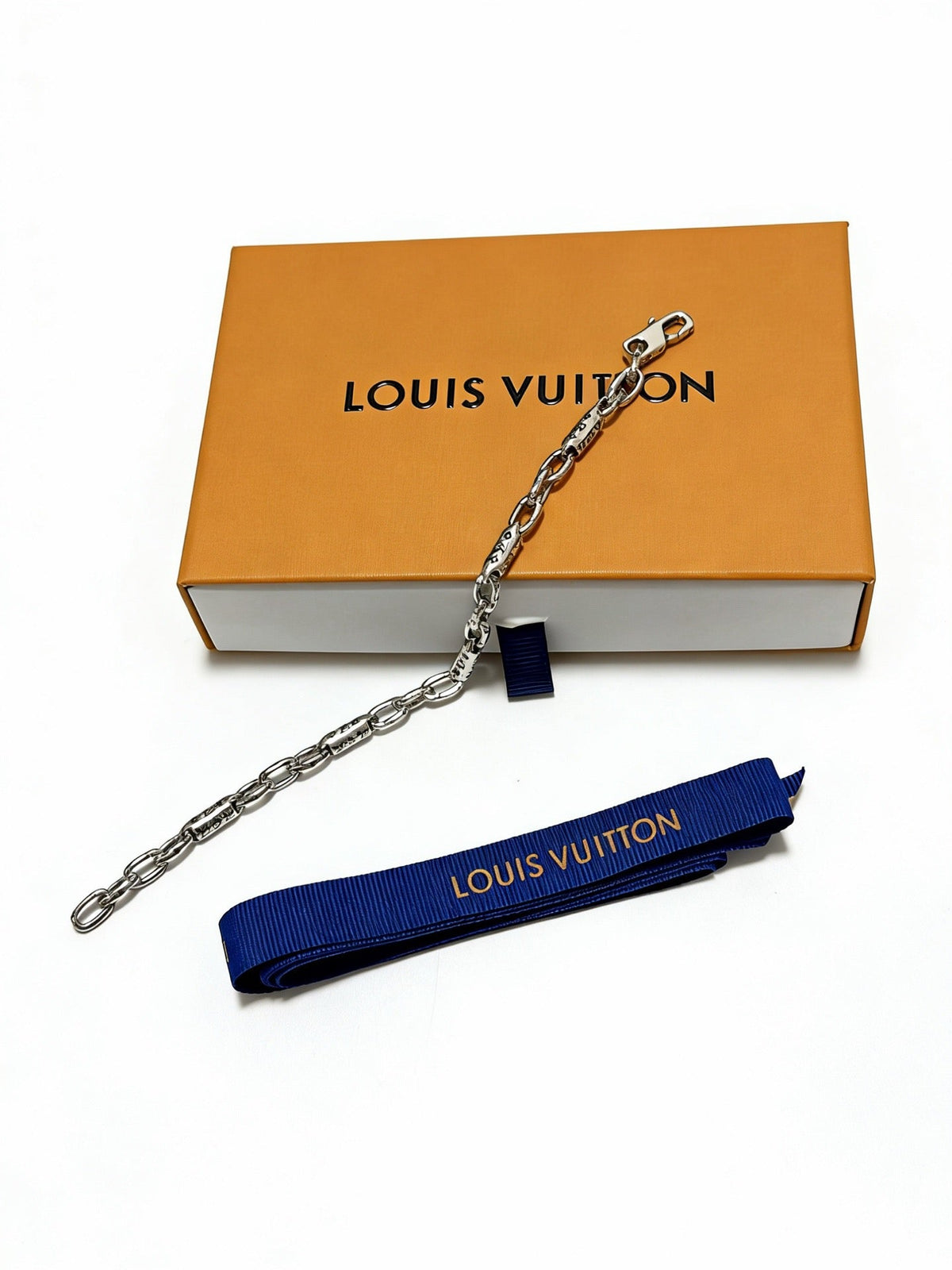 Louis Vuitton Cuban Chain Vintage-Inspired Punk-Inspired Necklace – Style 13 - image 6