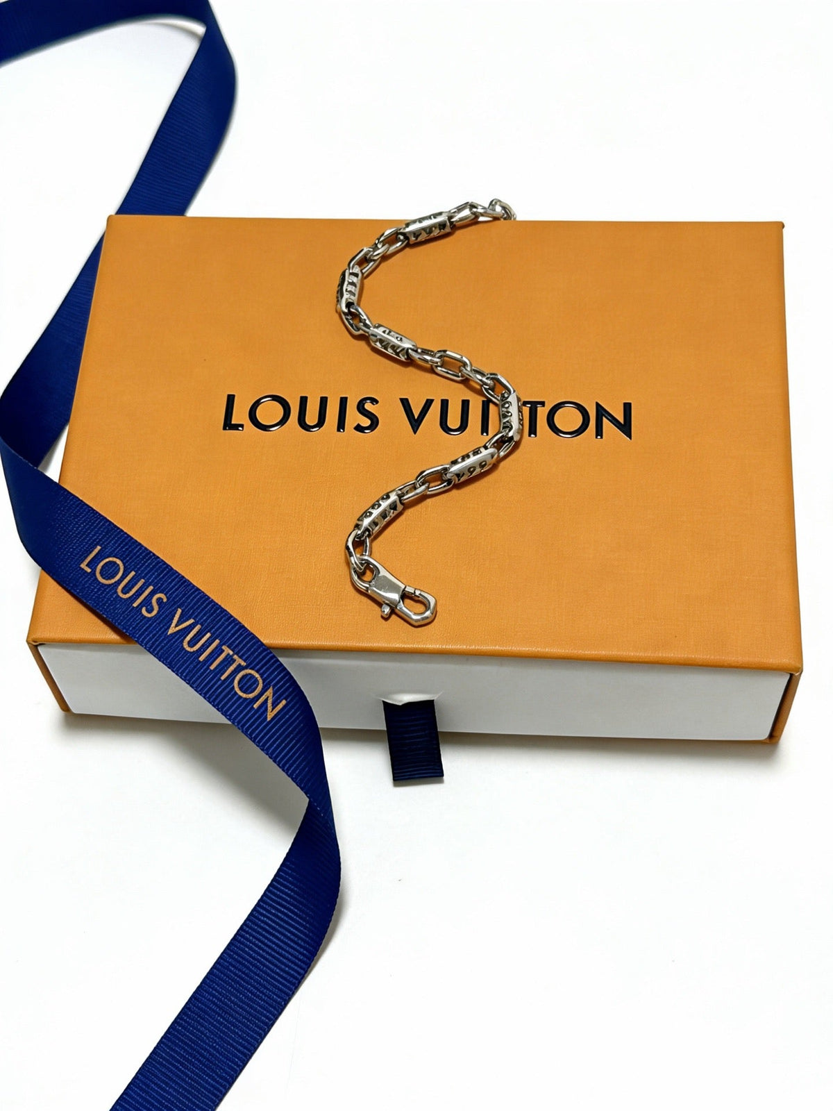 Louis Vuitton Cuban Chain Vintage-Inspired Punk-Inspired Necklace – Style 13 - image 2