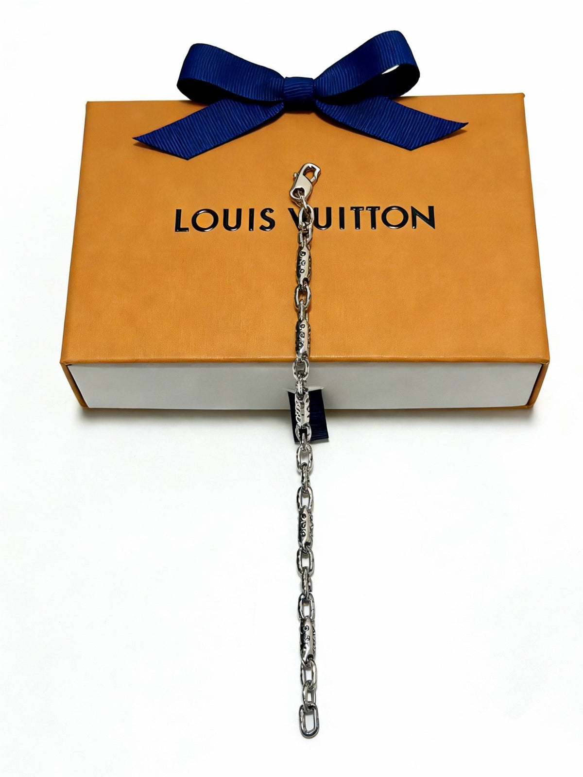 Louis Vuitton Cuban Chain Vintage-Inspired Punk-Inspired Necklace – Style 13 - image 3