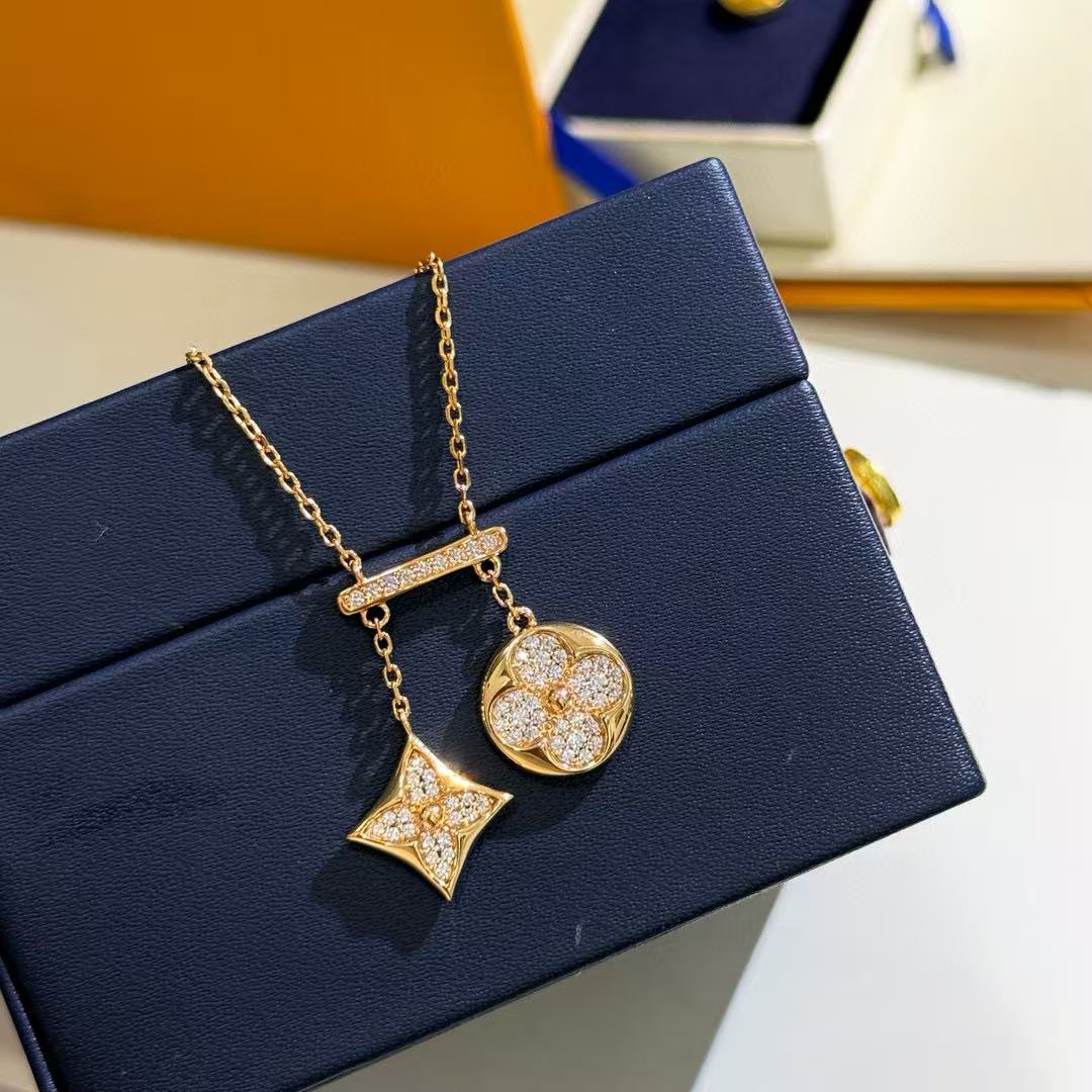 Louis Vuitton Clover Pendant Necklace – Style 02 - image 3