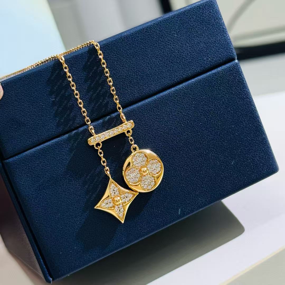Louis Vuitton Clover Pendant Necklace – Style 02 - image 6