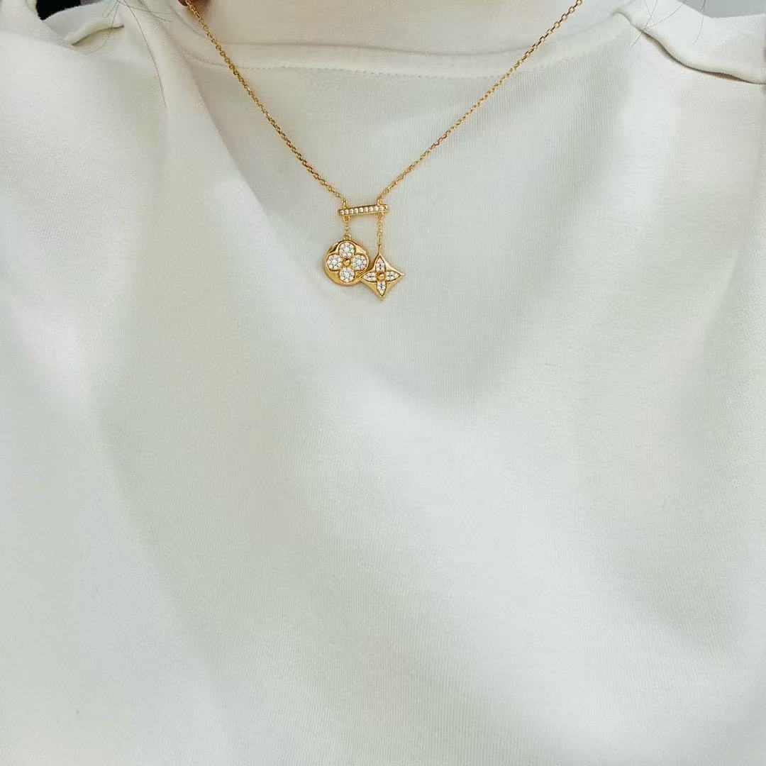 Louis Vuitton Clover Pendant Necklace – Style 02 - image 2