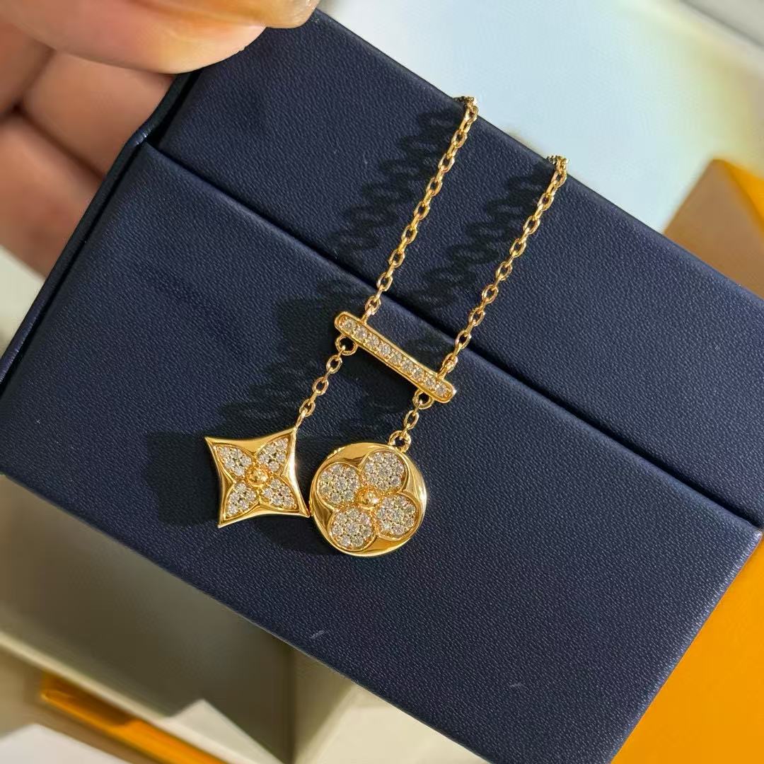 Louis Vuitton Clover Pendant Necklace – Style 02 - image 5