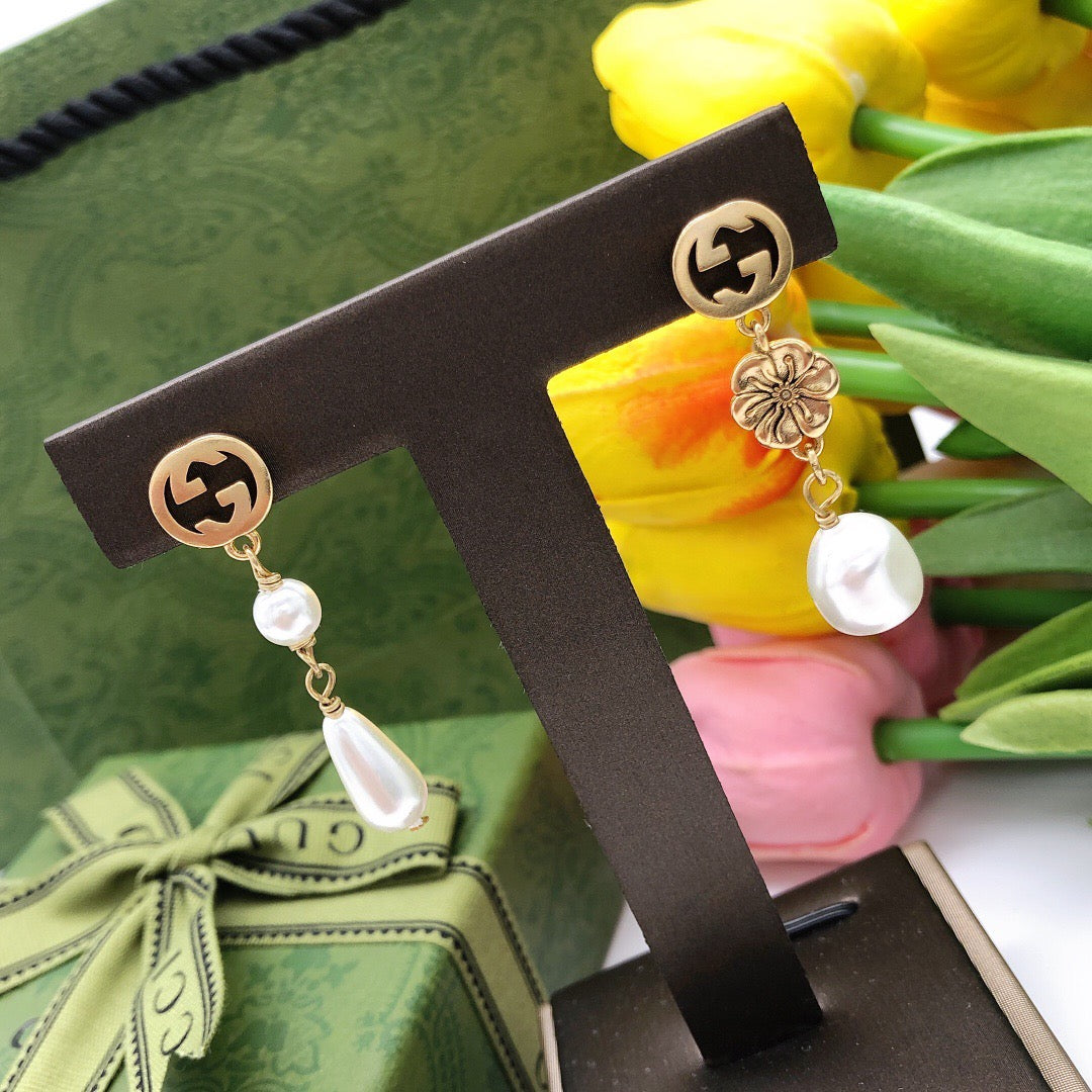 Gucci Floral Pearl Earrings - image 5