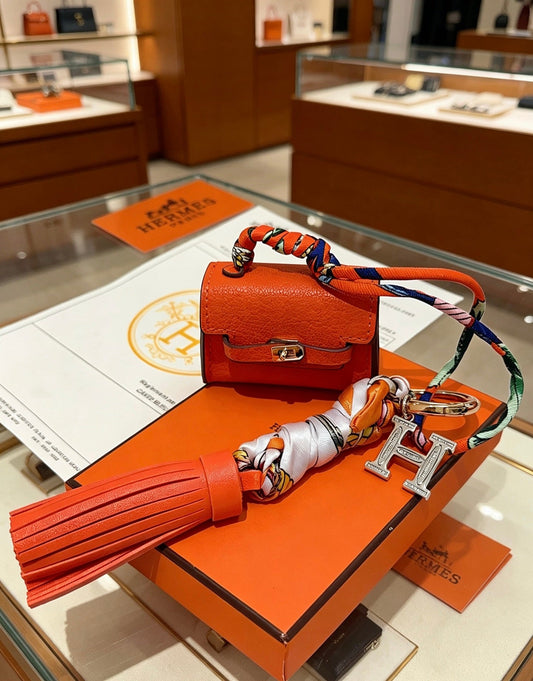 Hermès Unisex Keychain – Style 85 - image 1