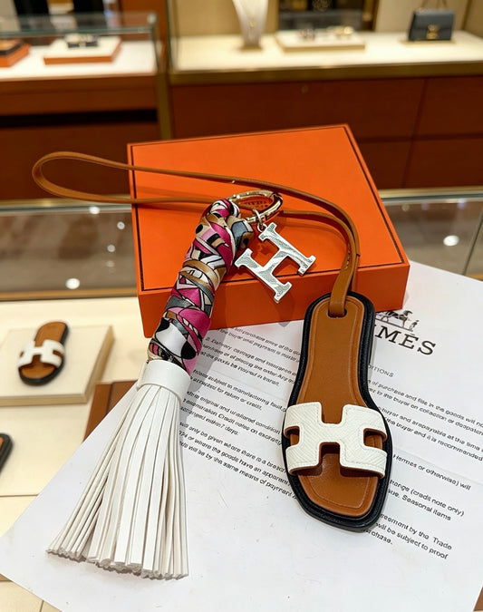 Hermès Unisex Keychain – Style 84 - image 1
