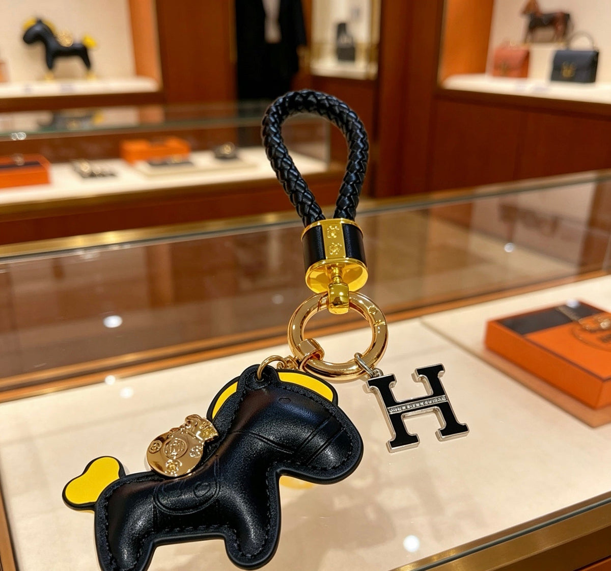 Hermès Unisex Keychain – Style 24 - image 4
