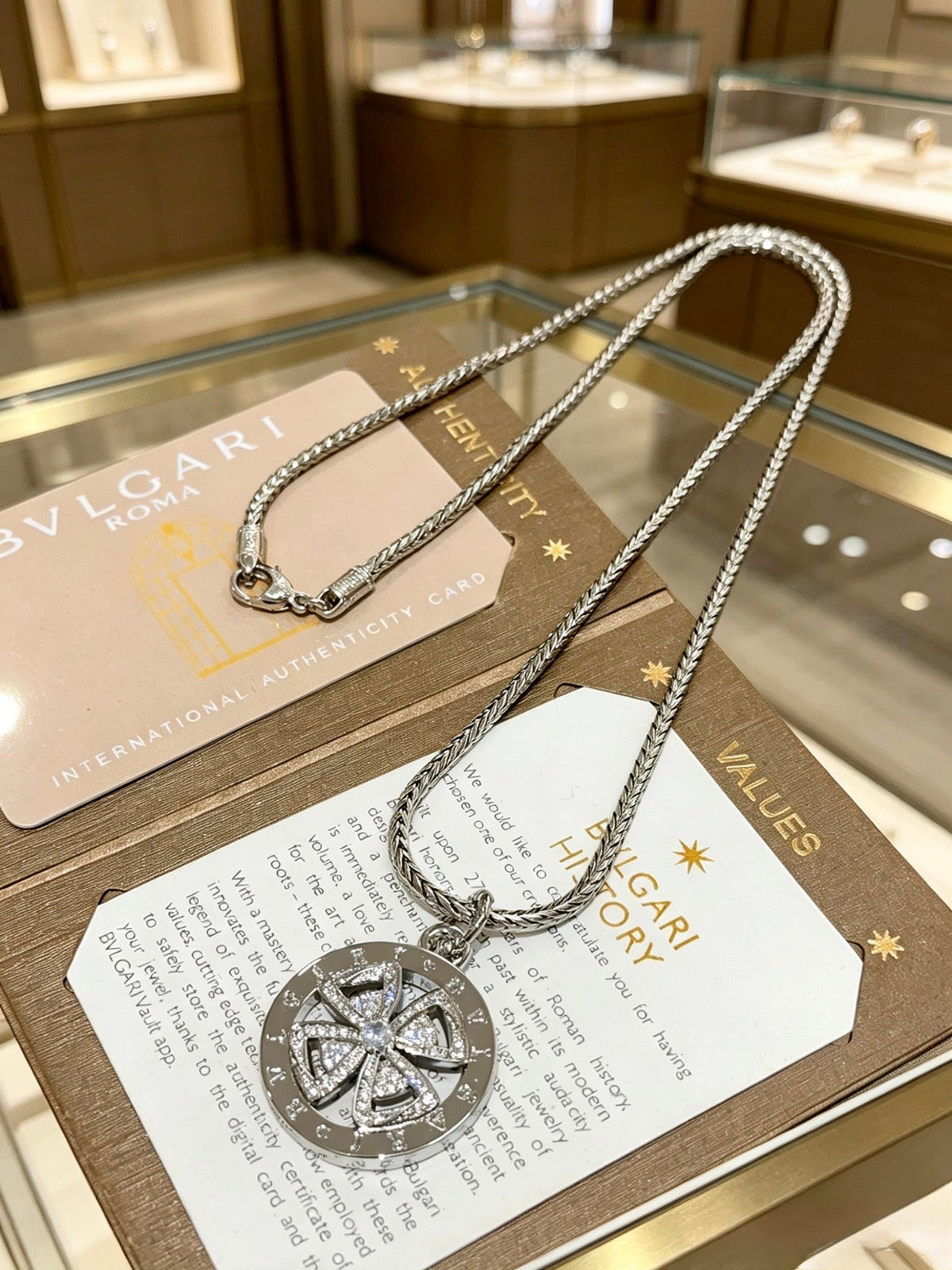 BVLGARI Divas' Dream V-Gold Tone Unisex Necklace – Style 41 - image 2