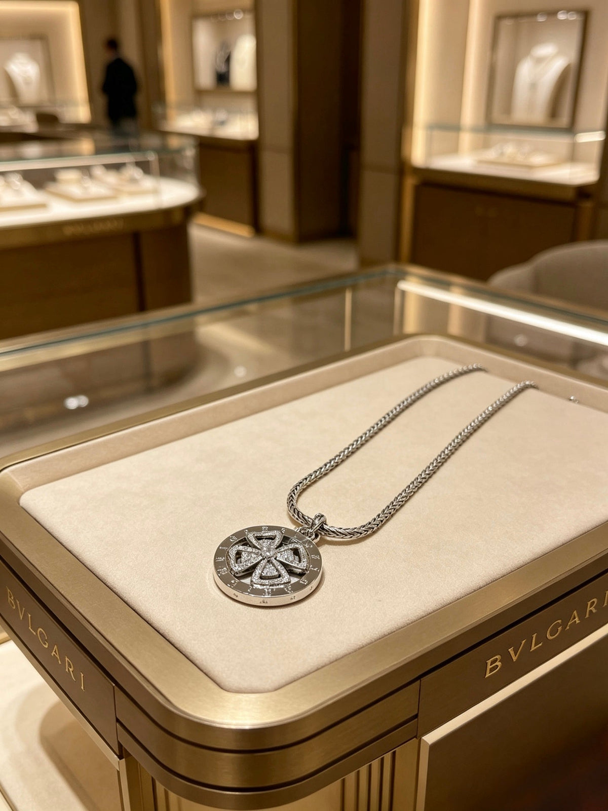 BVLGARI Divas' Dream V-Gold Tone Unisex Necklace – Style 41 - image 7