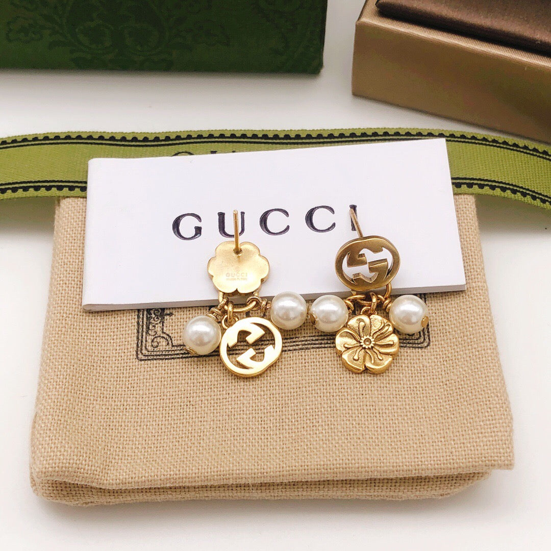 Gucci Pearl Stud Earrings - image 3