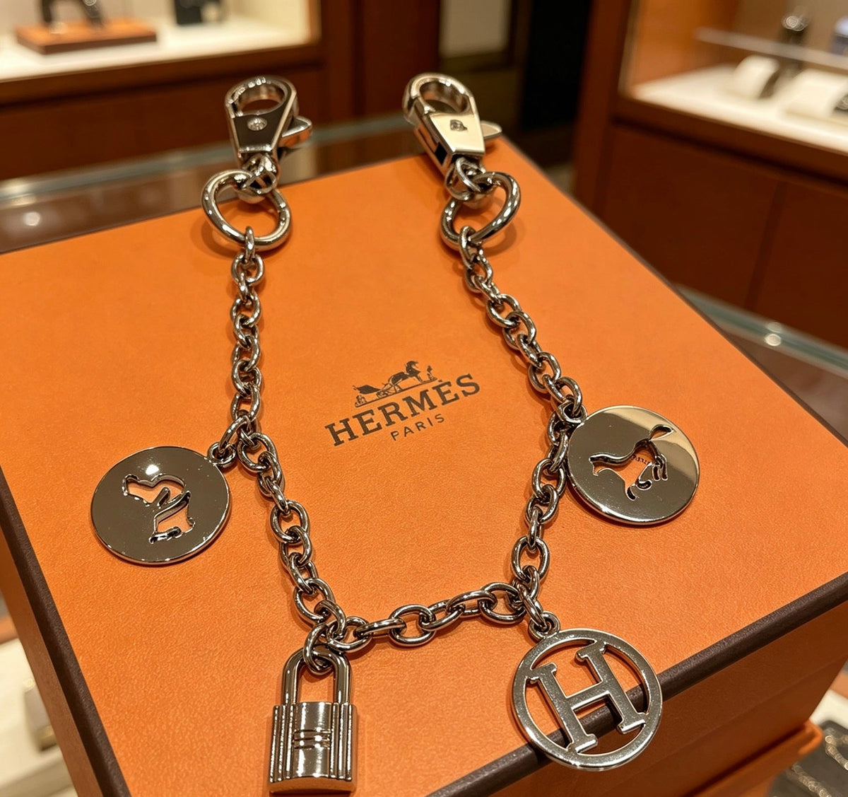 Hermès Unisex Keychain – Style 14 - image 5