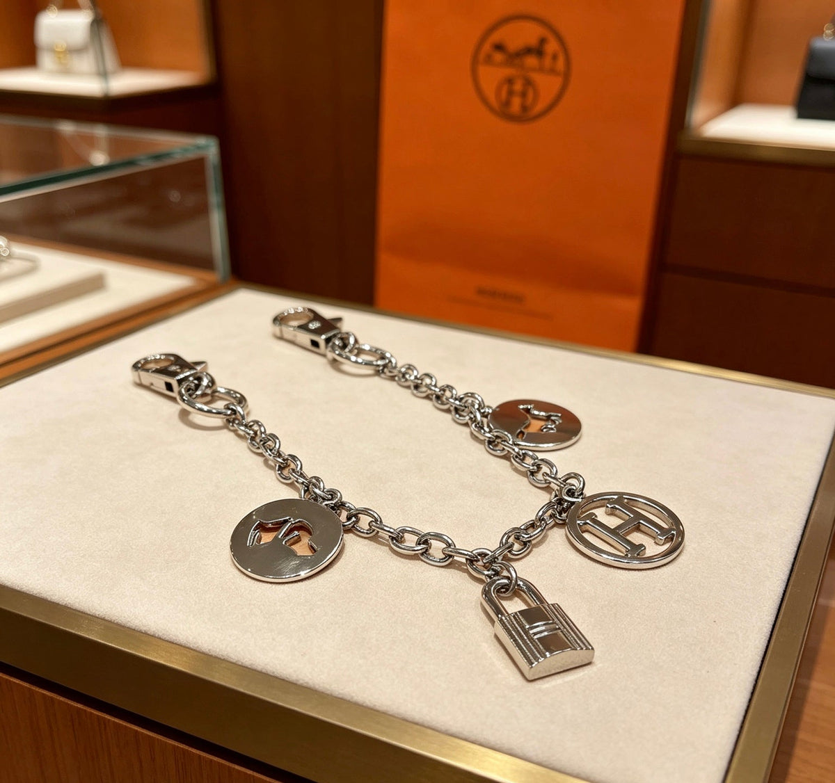Hermès Unisex Keychain – Style 14 - image 3