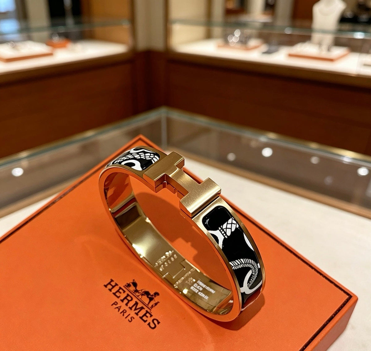 Hermès Enamel Bracelet – Style 03 - image 8