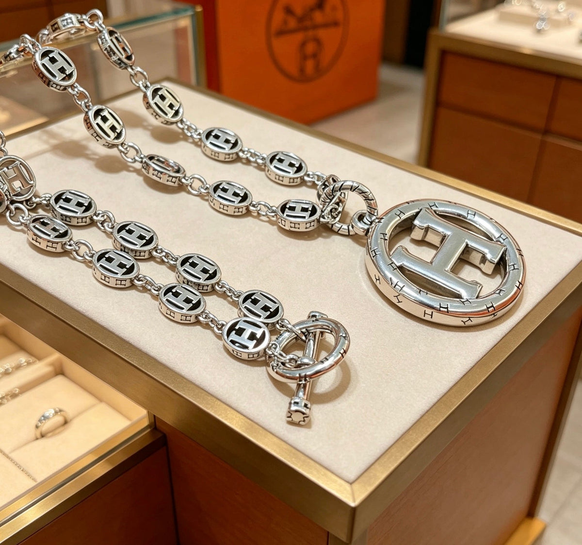 Hermès H Disc Disc Necklace – Style 02 - image 2