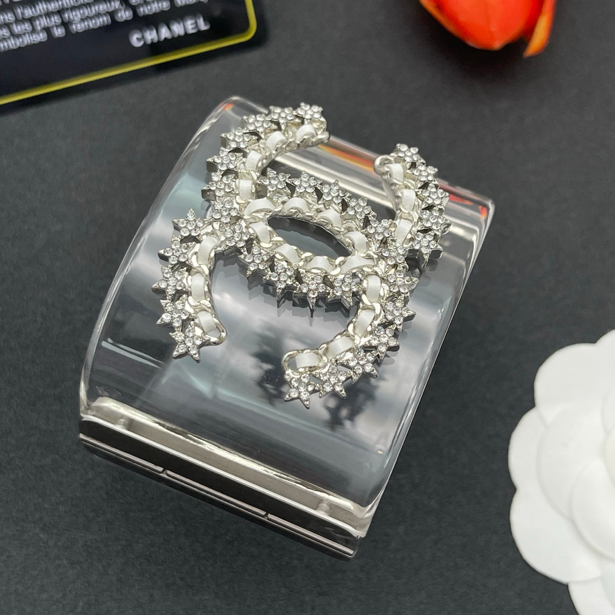 Chanel style acrylic resin bracelets - product photo 4