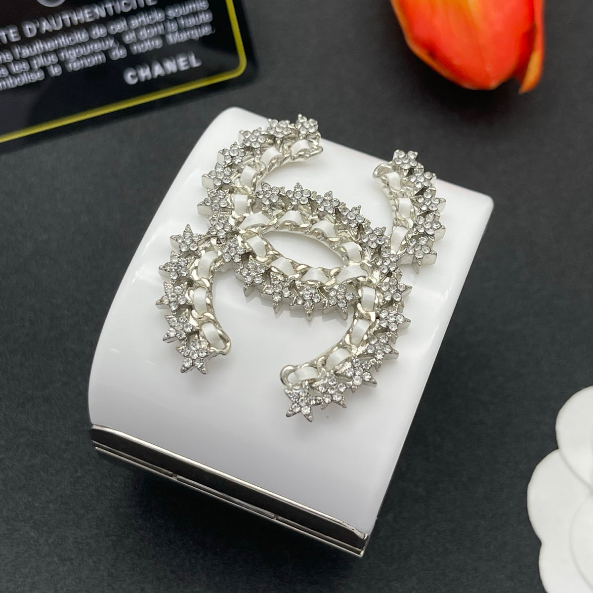 Chanel style acrylic resin bracelets - product photo 4
