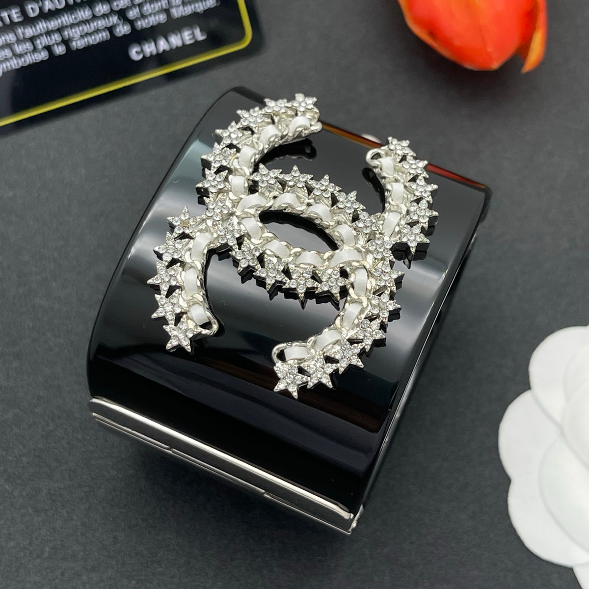 Chanel style acrylic resin bracelets - product photo 4