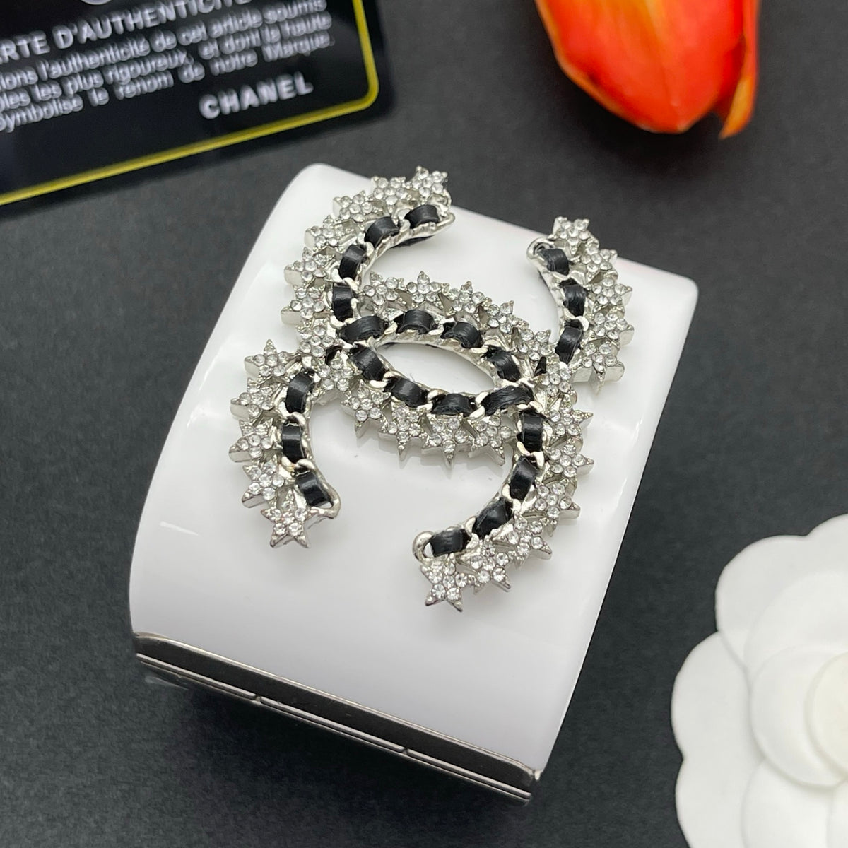 Chanel style acrylic resin bracelets - product photo 4