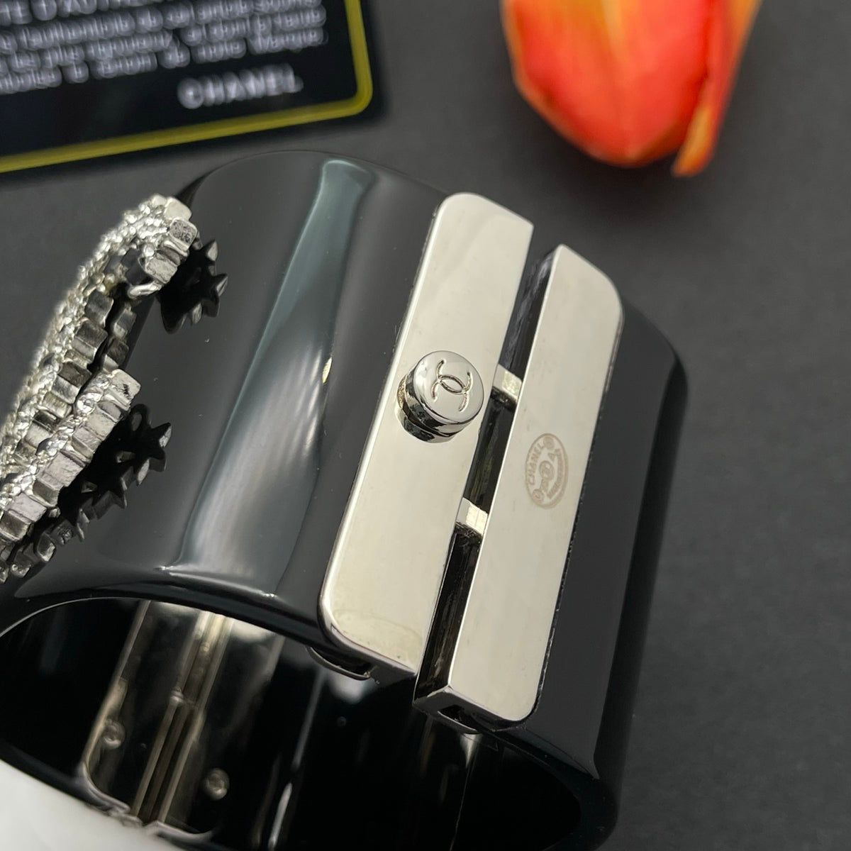 Chanel style acrylic resin bracelets - product photo 7