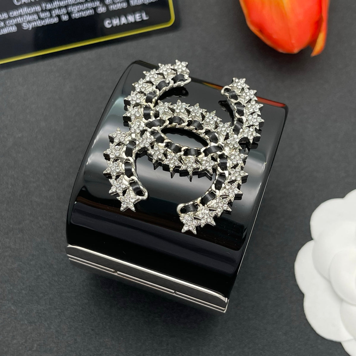 Chanel style acrylic resin bracelets - product photo 4