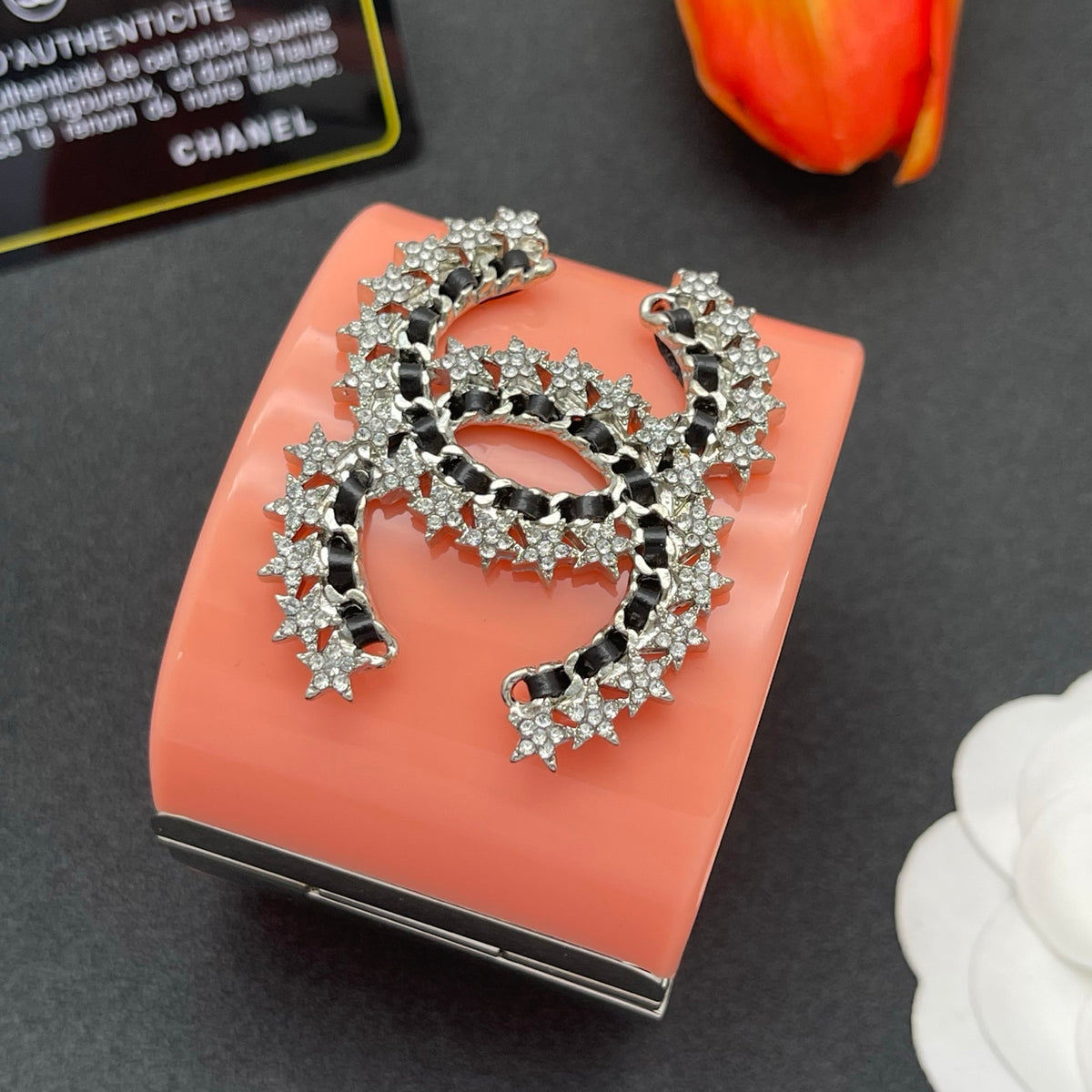 Chanel style acrylic resin bracelets - product photo 4