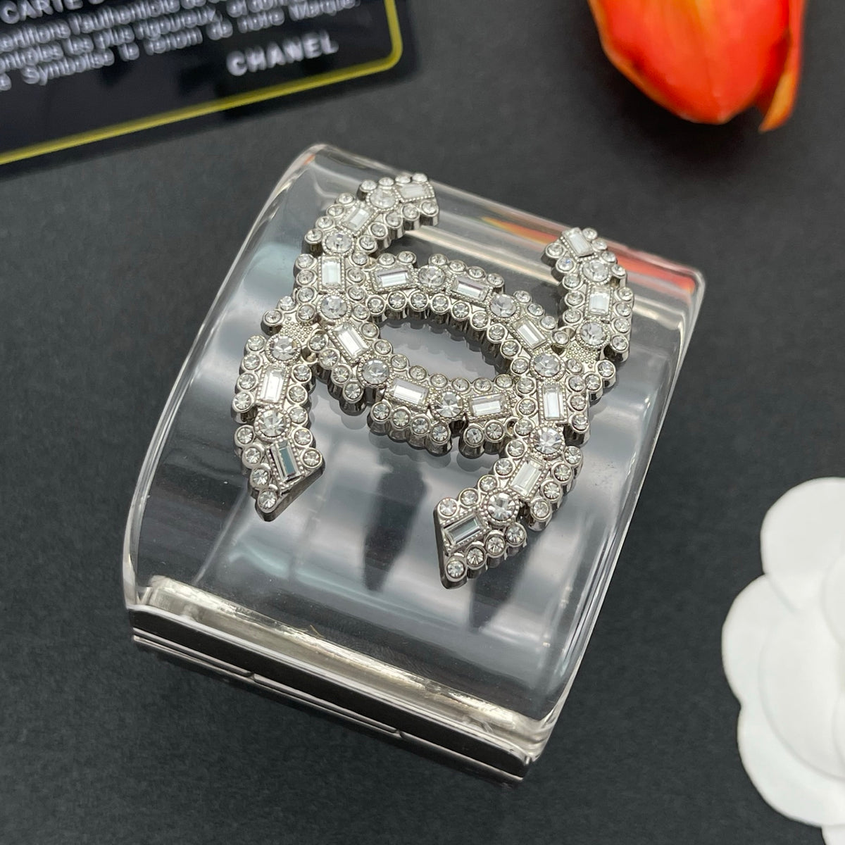 Chanel style acrylic resin bracelets - product photo 4