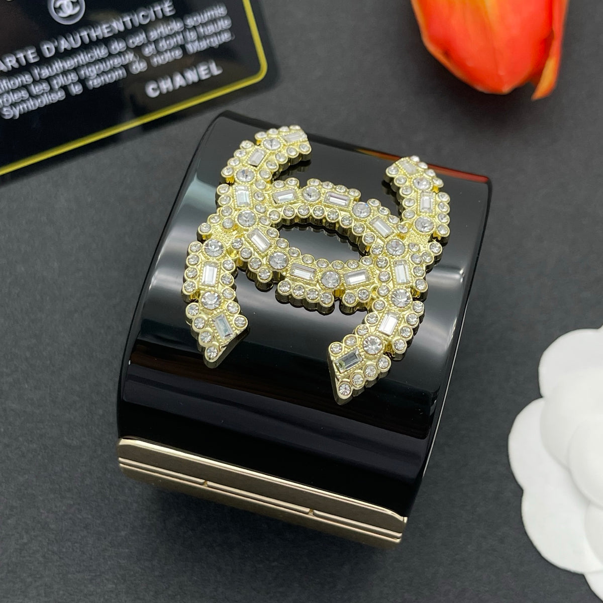 Chanel style acrylic resin bracelets - product photo 4