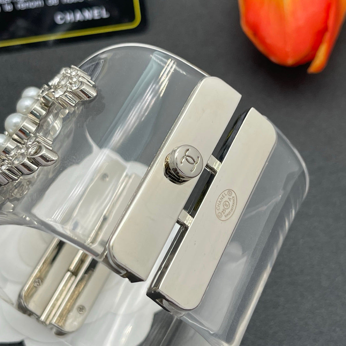 Chanel style acrylic resin bracelets - product photo 7