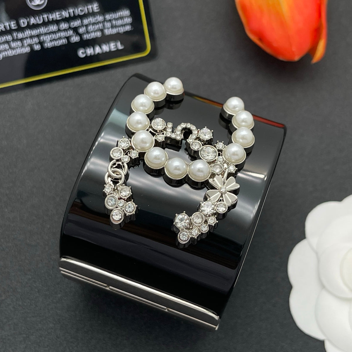 Chanel style acrylic resin bracelets - product photo 4