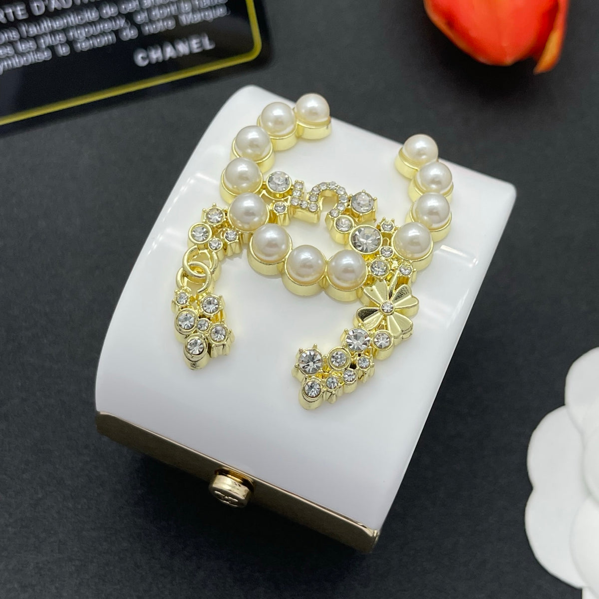Chanel style acrylic resin bracelets - product photo 4