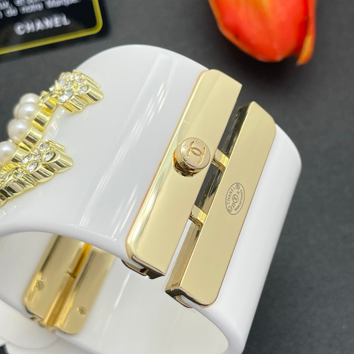 Chanel style acrylic resin bracelets - product photo 7