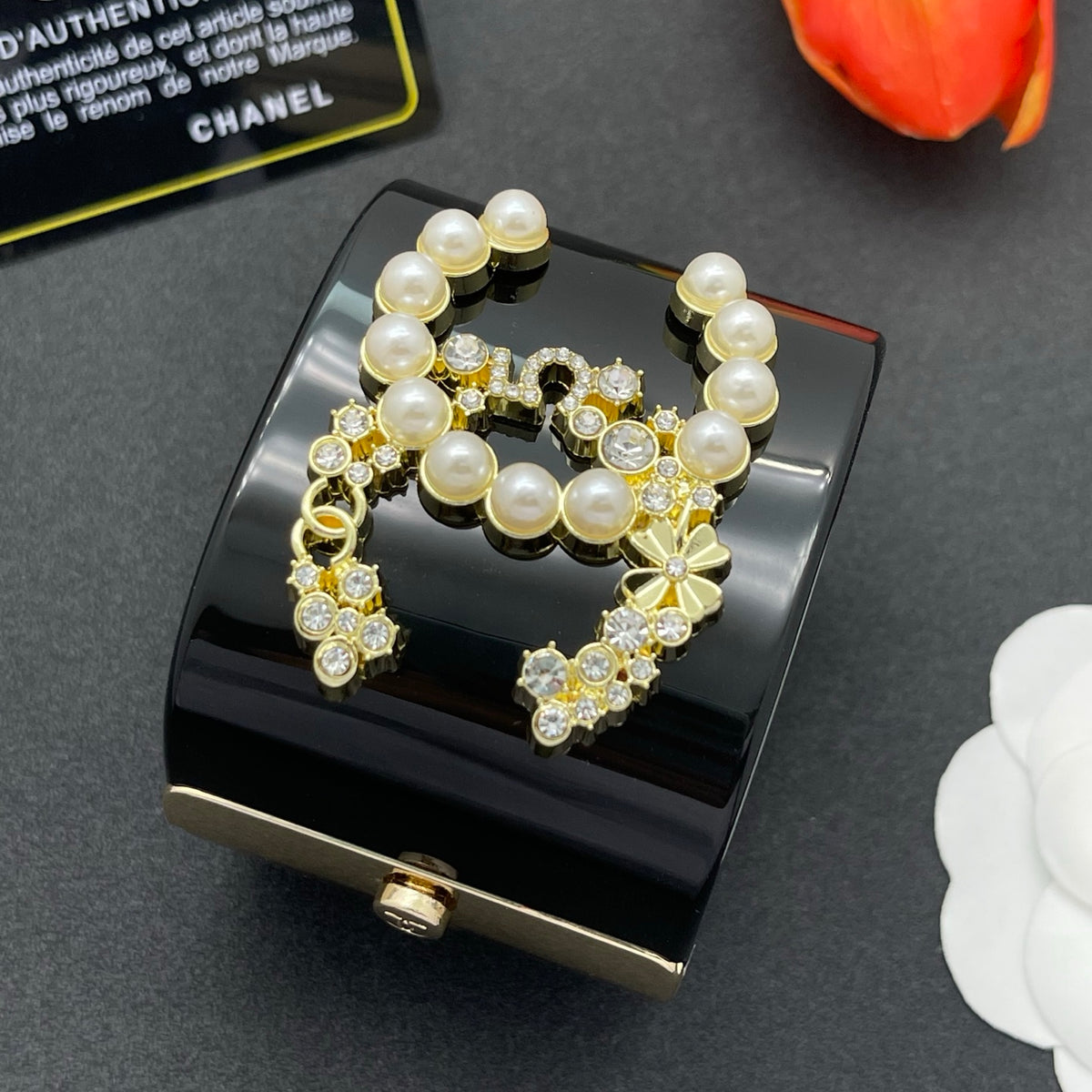 Chanel style acrylic resin bracelets - product photo 4